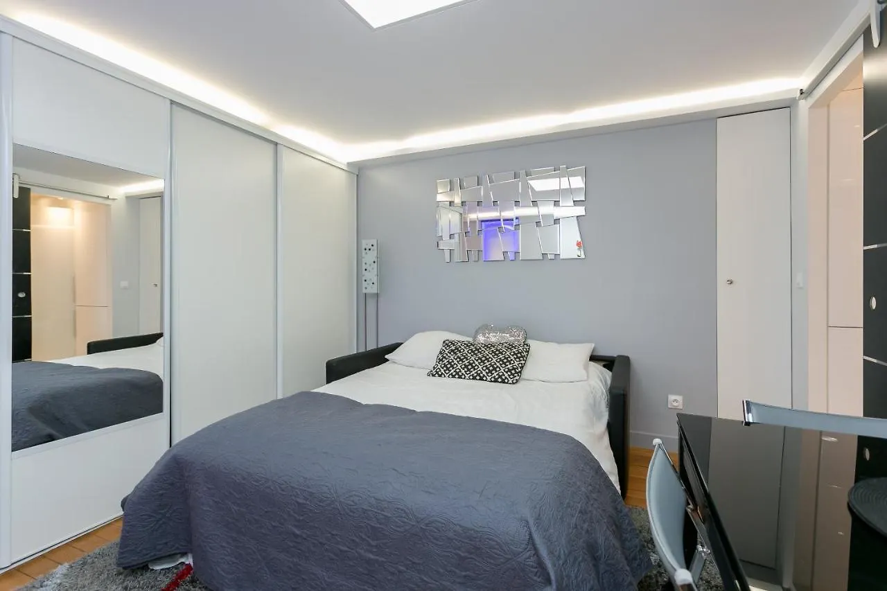Apartment Sourdiere Louvre Vendome With Ac Paris